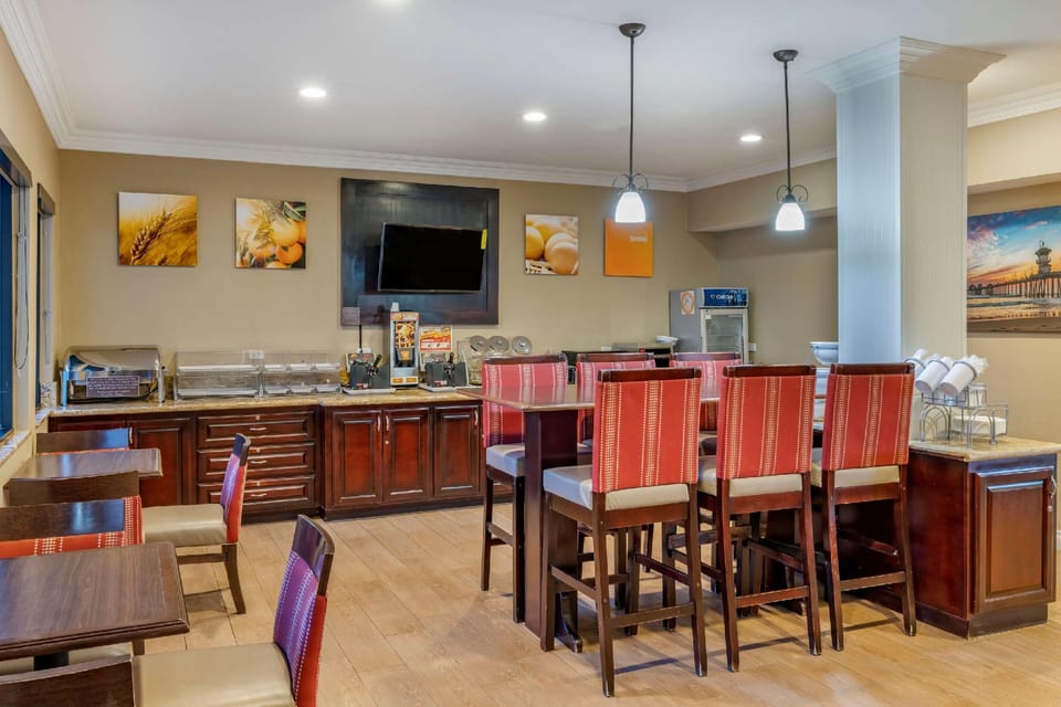 Comfort Inn & Suites Huntington Beach Hotel in Westminster