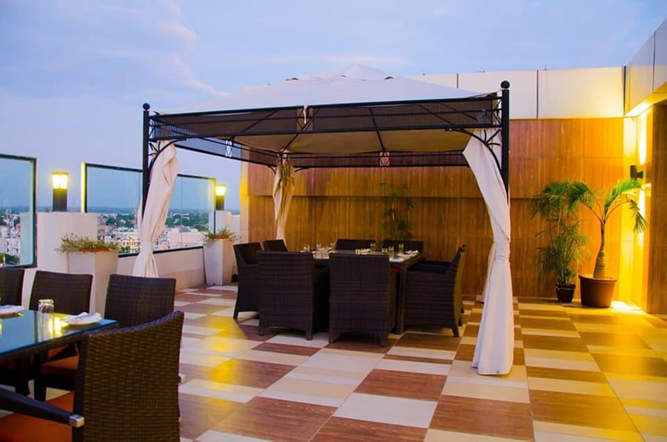 Hotel Lineage Hotel in Lucknow