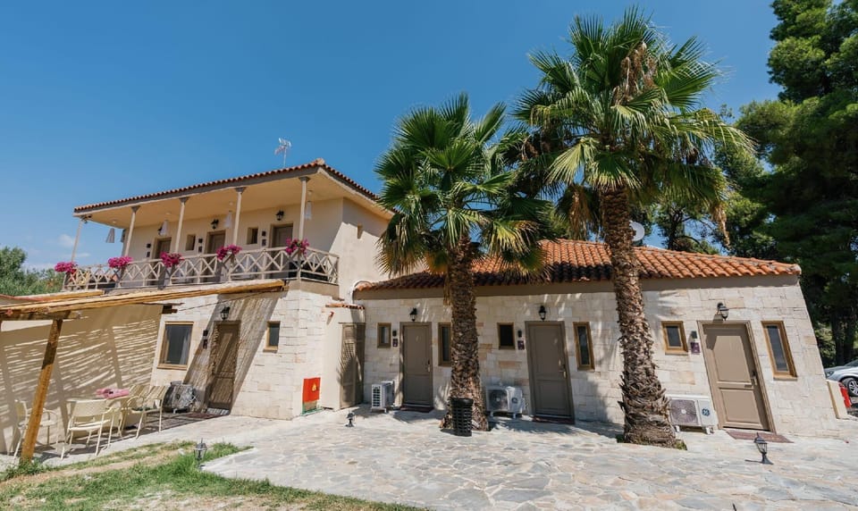 Pefkon Suites Hotel in Halkidiki