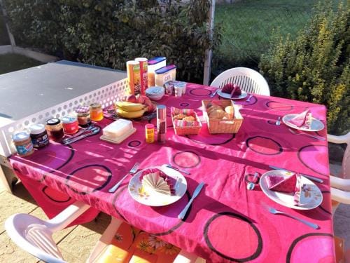 BnB LES OISEAUX, chez Lidia, 26m2 a 44m2, 2eme etage Hotel in Switzerland