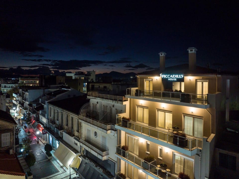 Piccadilly House Apartment hotel in Peloponnese, Western Greece and the Ionian