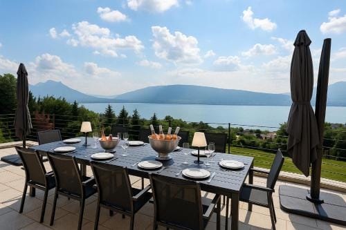 Villa Savoie - luxe et serenite- piscine, sauna et jacuzzi - Annecy location prestige Hotel in Menthon-Saint-Bernard
