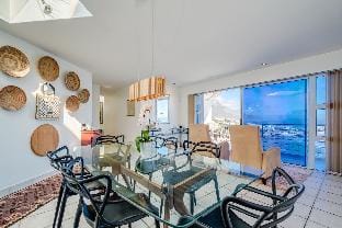 Immaculate Penthouse w Views   Splash Pool  CBT Penthouse Hotel in Camps Bay