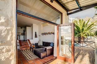 Camps Bay Holiday Apartment w Private Pool  CBT Palm Suite Hotel in Camps Bay