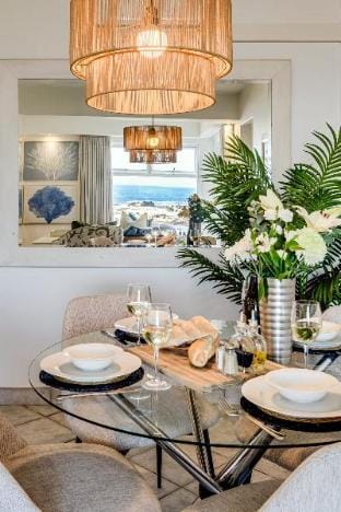 Holiday Apartment w Sea Views   Pool  CBT Suite Hotel in Camps Bay