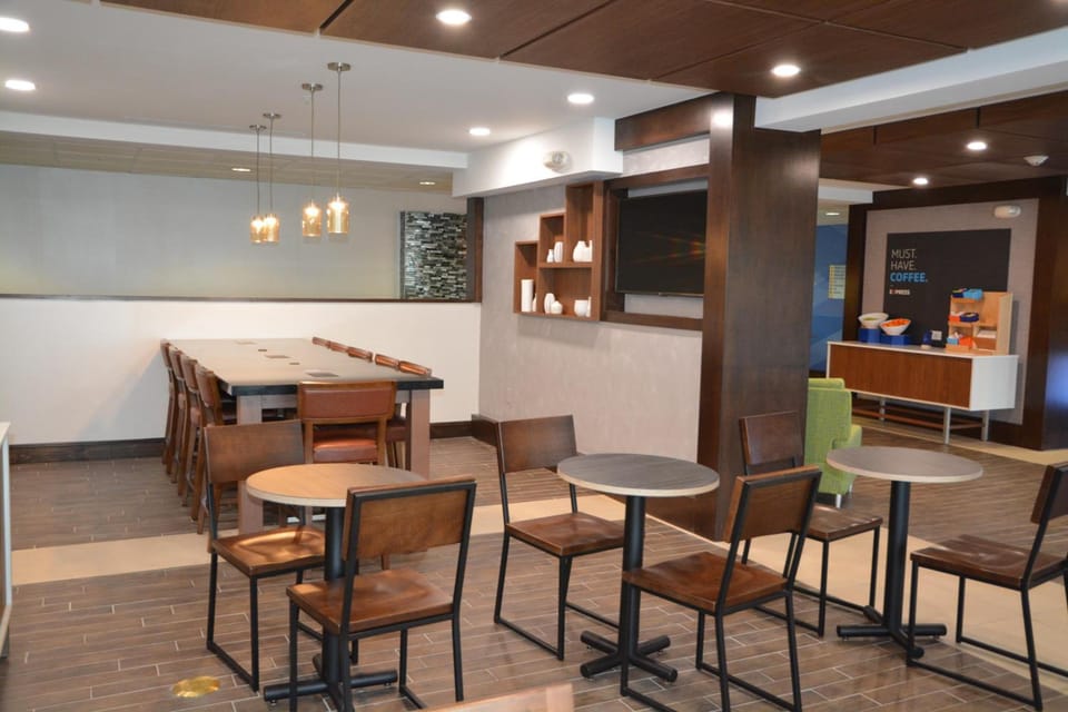 Holiday Inn Express & Suites Caryville By IHG Hotel in Caryville