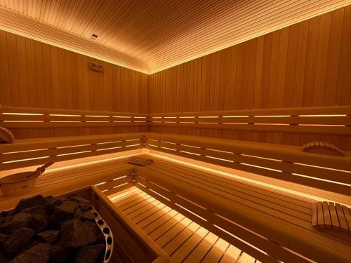 12A, Luxury & Unique, Cinema, Terrace, Stunning View, Central Location! Hotel in North Brabant (province)
