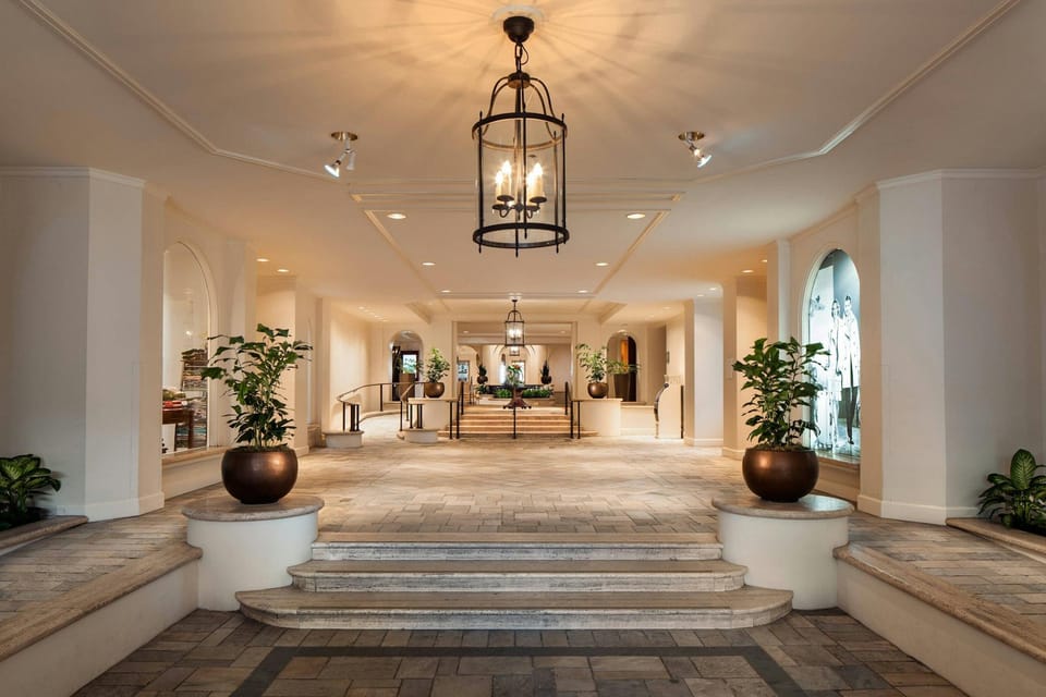 Moana Surfrider, A Westin Resort & Spa, Waikiki Beach Hotel in Waikiki Beach