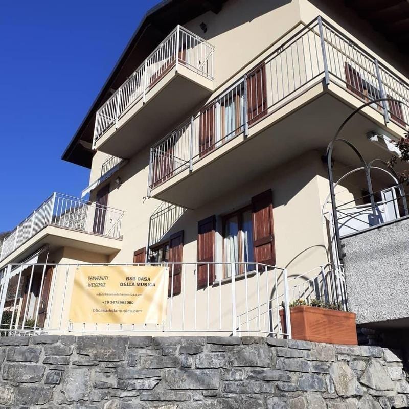B&B Casa Della Musica Lake View Hotel in Mandello del Lario