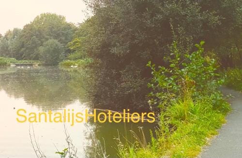 Santalijshoteliers private entrance RM 1B Hotel in Leicester