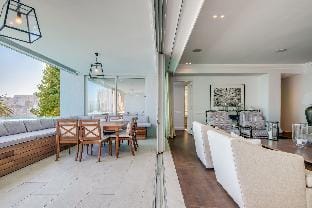 Gorgeous Apartment in Secure Block w Sea Views  Caliche Hotel in Camps Bay
