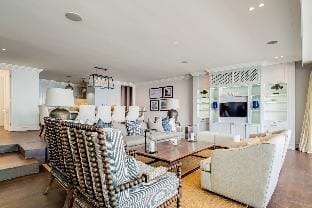 Gorgeous Apartment in Secure Block w Sea Views  Caliche Hotel in Camps Bay
