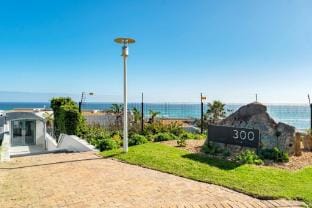 Stylish   Secure Camps Bay Holiday Apartment  9 Nautica Hotel in Camps Bay