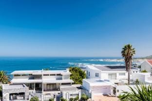 Spacious Holiday Villa w Private Pool   Garden  Serein Hotel in Camps Bay