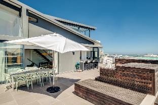 Cape Town Penthouse w Lovely Views  Quendon Penthouse Hotel in Sea Point