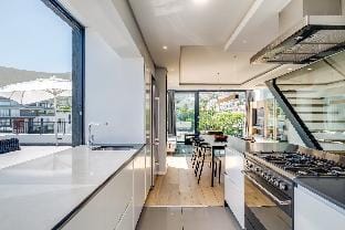 Cape Town Penthouse w Lovely Views  Quendon Penthouse Hotel in Sea Point