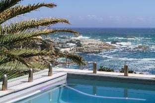 Luxurious Apartment in Bakoven  Boulders Views Hotel in Camps Bay