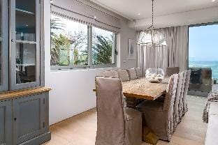 Luxurious Apartment in Bakoven  Boulders Views Hotel in Camps Bay