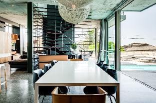 Exquisite Modern Camps Bay Villa  Hove Villa Hotel in Camps Bay