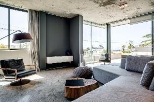 Exquisite Modern Camps Bay Villa  Hove Villa Hotel in Camps Bay