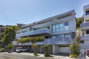 Modern Seaside Apartment w  Incredible Views  Lillamton Hotel in Camps Bay