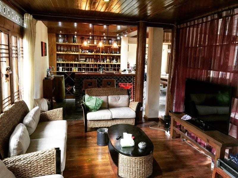 Bar/lounge