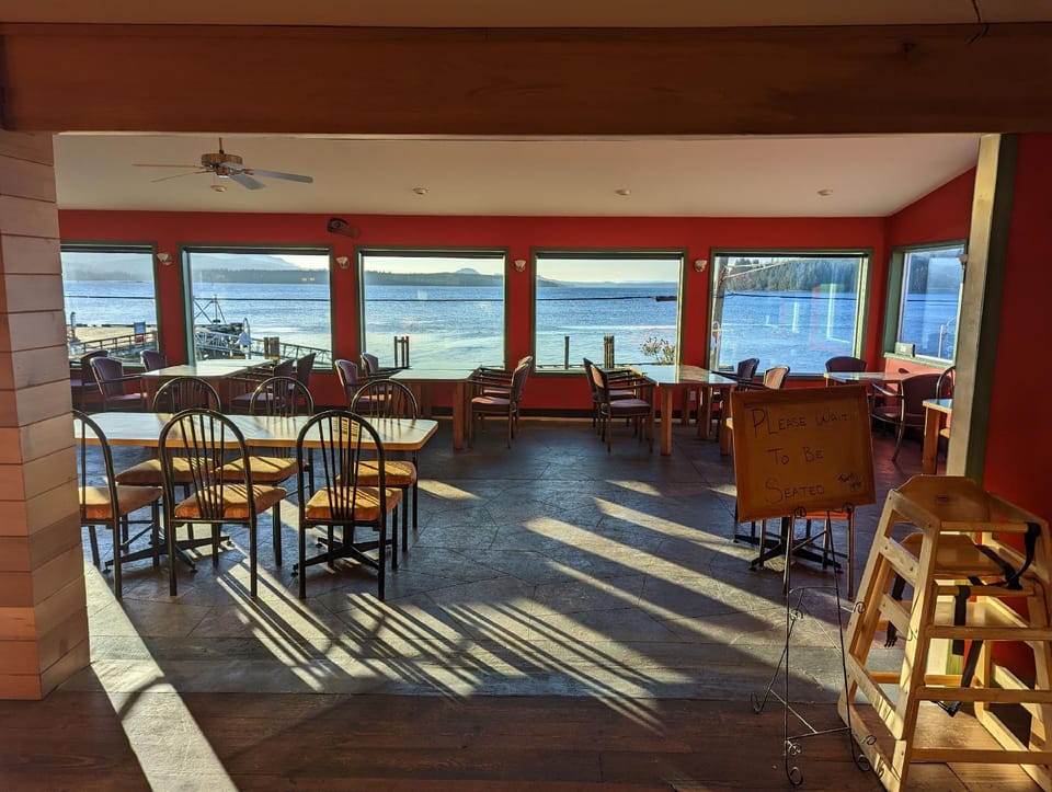 Gordie s Restaurant Lounge Inn Hotel in Vancouver Island