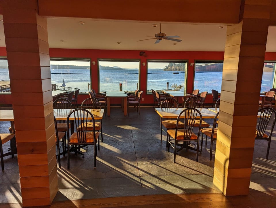Gordie s Restaurant Lounge Inn Hotel in Vancouver Island