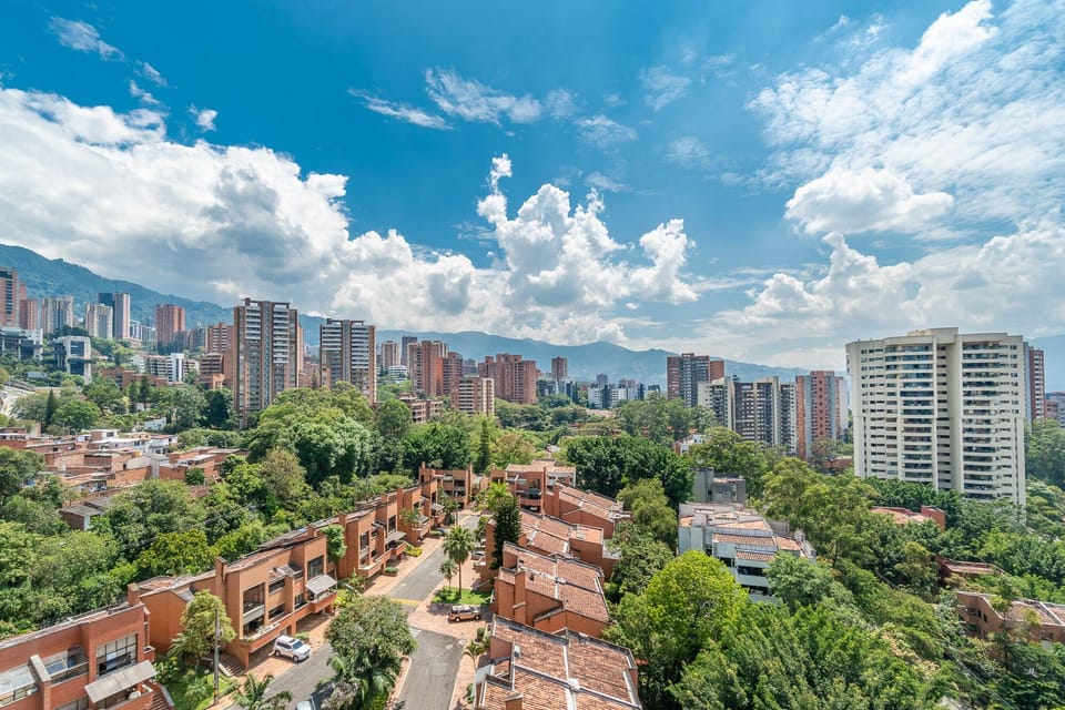 Apartamentos Poblado Alejandría by HOUSY HOST Hotel in Medellin