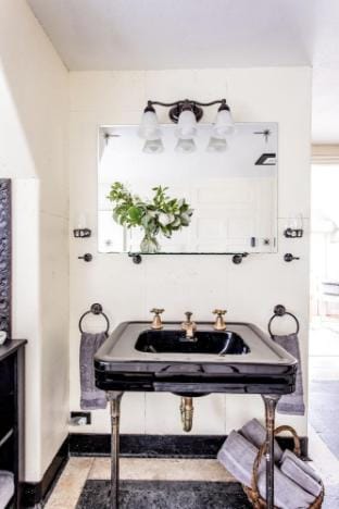 Hummingbird Estate Wine & Suites Hotel in Oregon