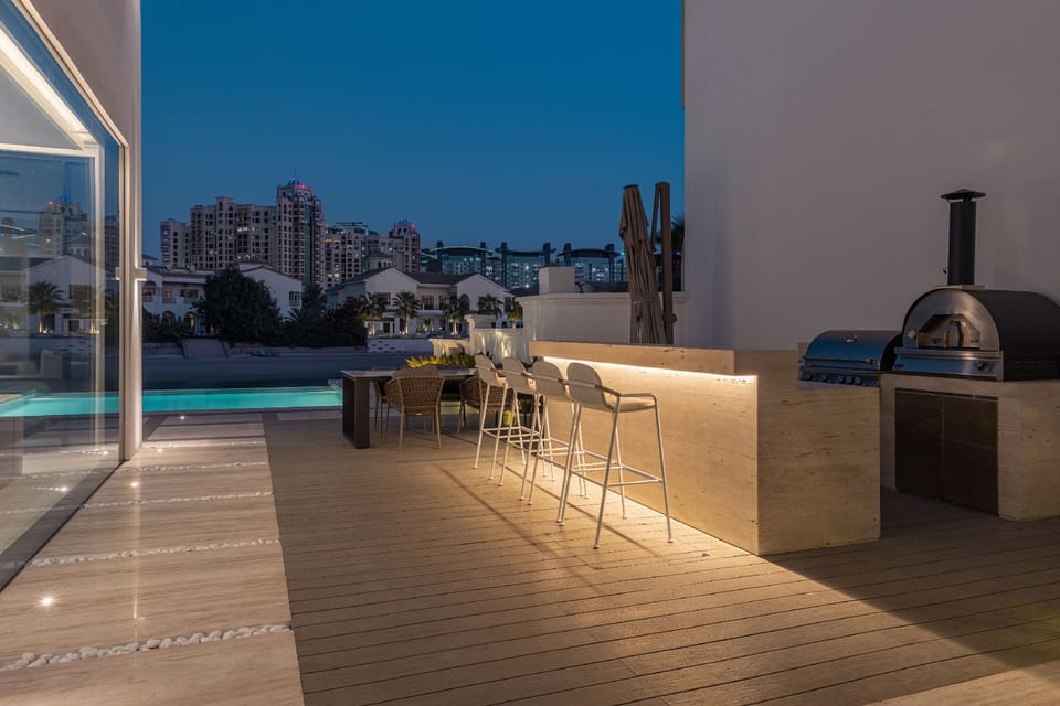Palm Paradise- 5BR Villa - Infinity Pool Hotel in Dubai