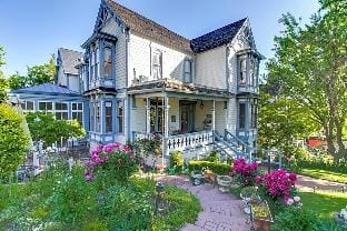 Winchester Inn Hotel in Ashland
