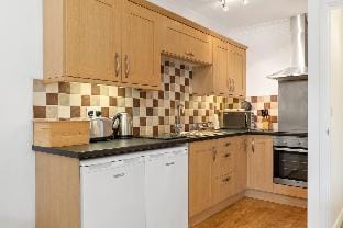 St Helens Apartment 2 - Short Walk to Beach Hotel in Amroth