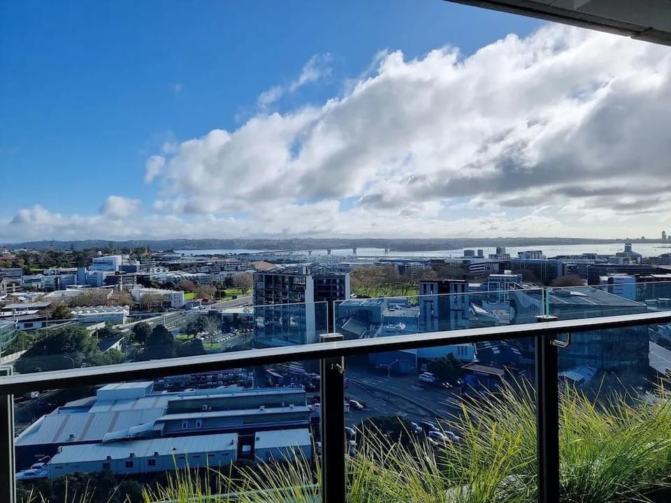 Luxe Apt w Harbour-Sunset Views -Parking Hotel in Auckland