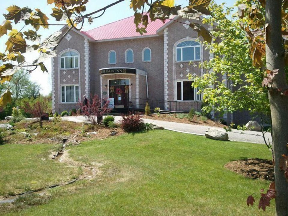 The Falls Inn - Walters Falls Hotel in Meaford