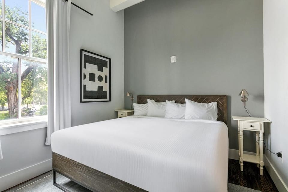Sonder the Irish House Hotel in Warehouse District
