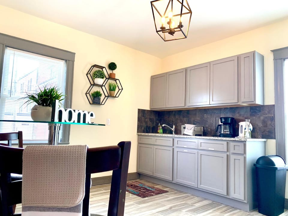 The Blackjack Duplex - Private Yard & Parking, Near Falls & Casino by Niagara Hospitality Hotel in Niagara Falls