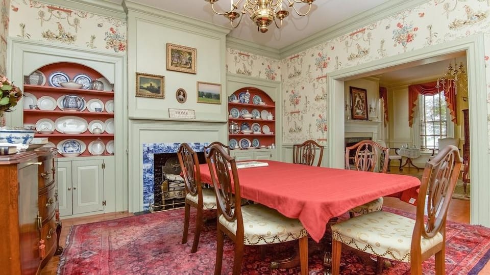 Emma's Bed and Breakfast Hotel in Springfield