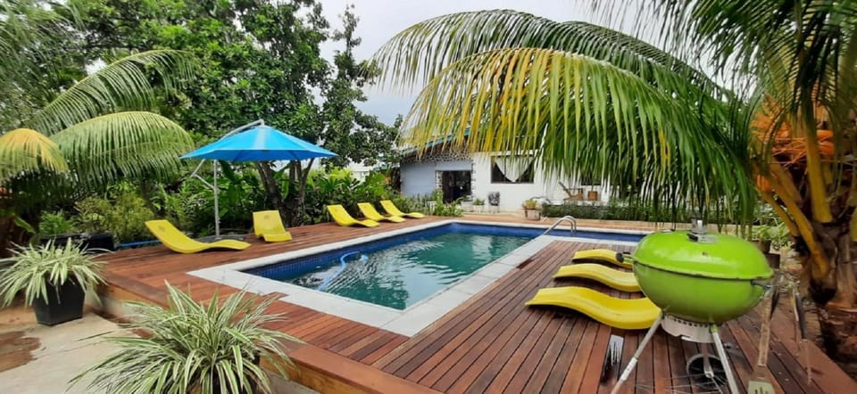Swimming pool