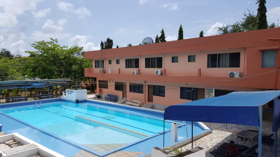 Hans Cottage Botel Hotel in Central Region, Ghana
