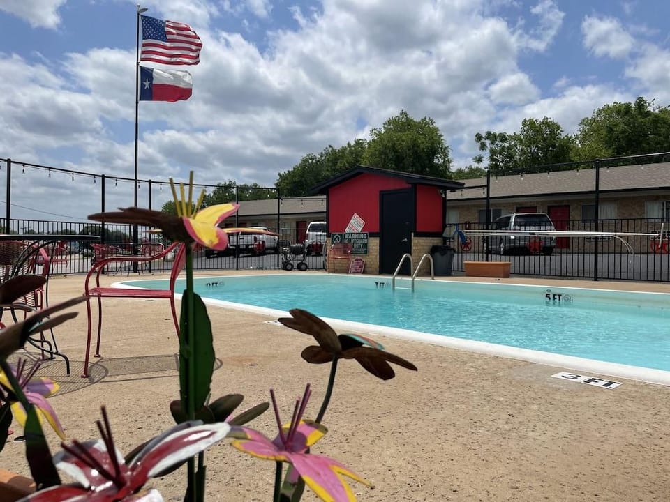 Glen Rose Inn and Suites Hotel in Glen Rose