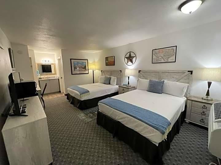 Glen Rose Inn and Suites Hotel in Glen Rose