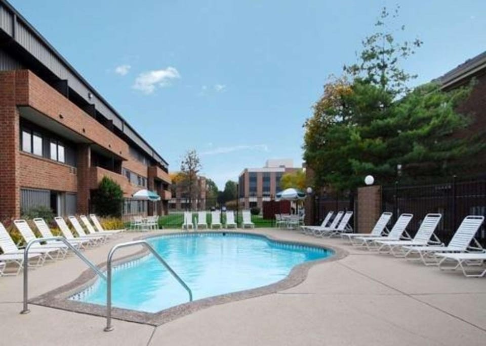 Comfort Inn & Suites Indianapolis Northwest - College Park Hotel in Pike Township