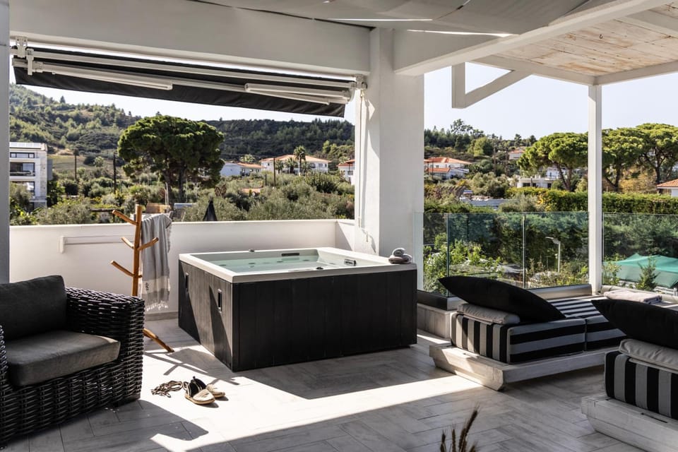 Blue Carpet Luxury Suites Apartment hotel in Halkidiki