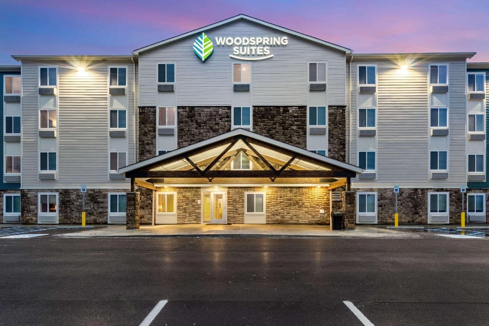 WoodSpring Suites Indianapolis Airport South Hotel in Indianapolis