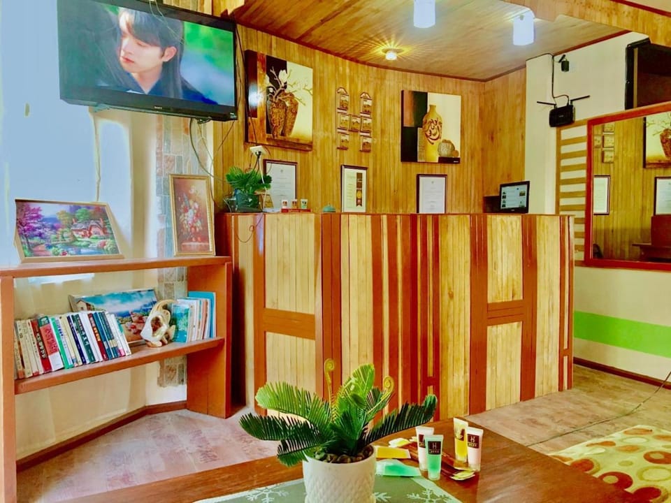 Hwan Dynasty Suite Hotel in El Nido