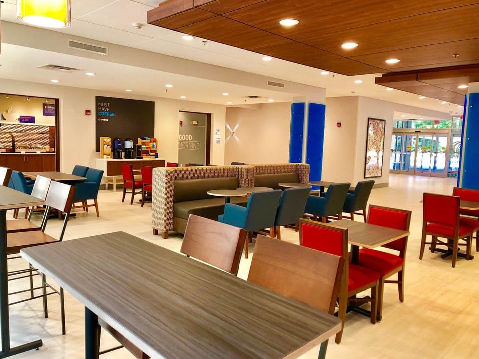 Holiday Inn Express & Suites Raleigh Airport - Brier Creek By IHG Hotel in Cedar Fork