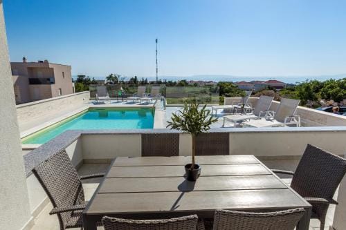 Pool Apartments Villa Dalia Hotel in Novalja