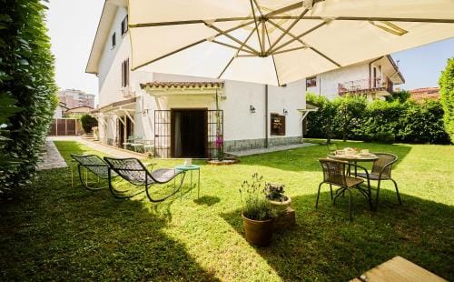 The Peaceful Apartament Close to Milan Hotel in Milan