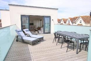 Queens Rock in West Sussex Hotel in Worthing
